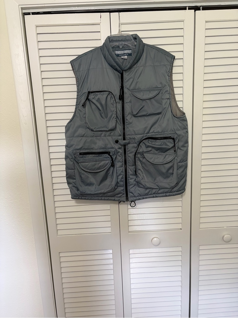 Men’s Size M/M 90’s Eagles Ridge Sport Puffer Vest with Multiple Zipper Pockets